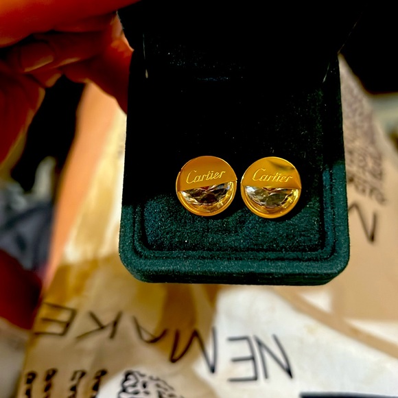 New gold tone fashion earrings - Picture 3 of 4